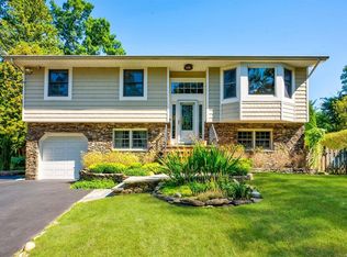 59 Longview Ave, Rocky Point, NY 11778