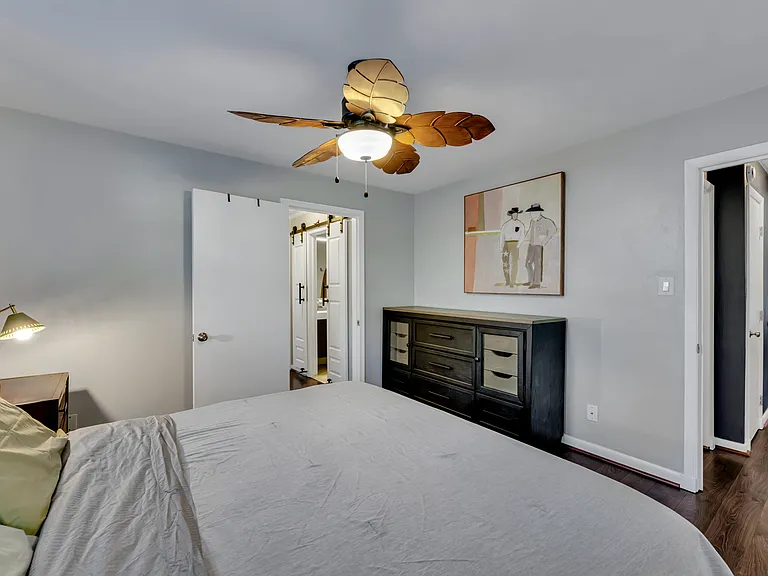 4620 Larkin St — Photo 9
