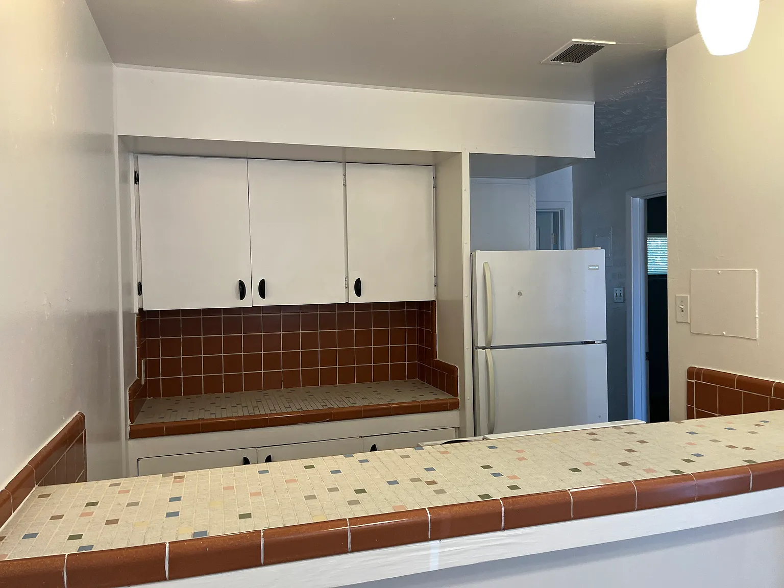 Updated Albuquerque 1 Bedroom with Unique Built Ins — Photo 2