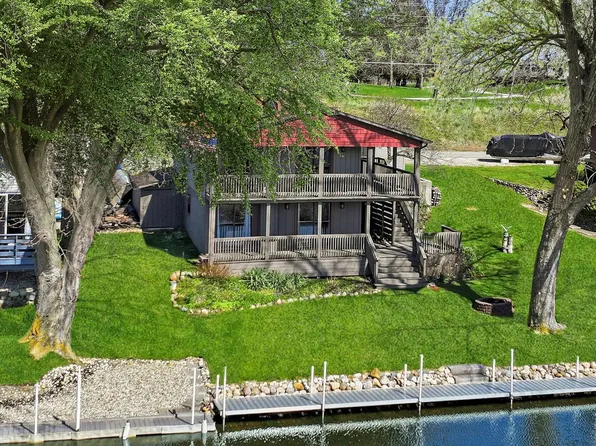 320 Lane 852 Snow Lk, Fremont, IN 46737