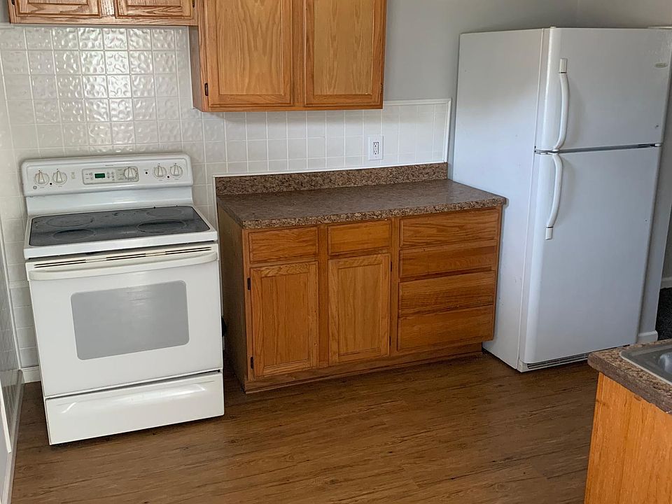 1st image of 2940 Pear St