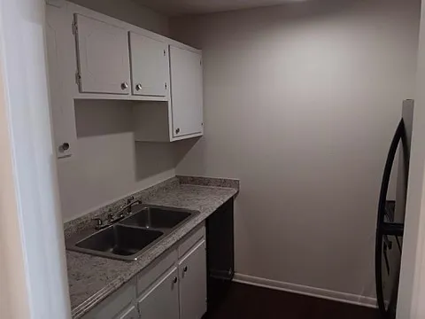 370 Wallace Rd #15 — Photo 8