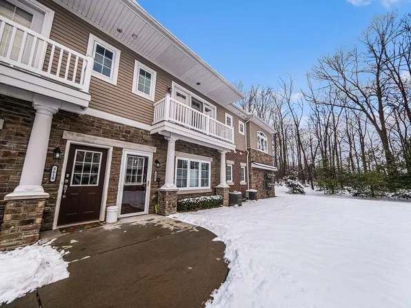 5610 Arbor Chase Dr, Ann Arbor, MI 48103