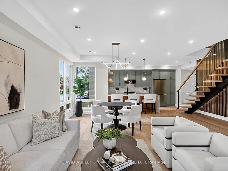 612 W Tweedsmuir Ave #MAIN — Photo 32