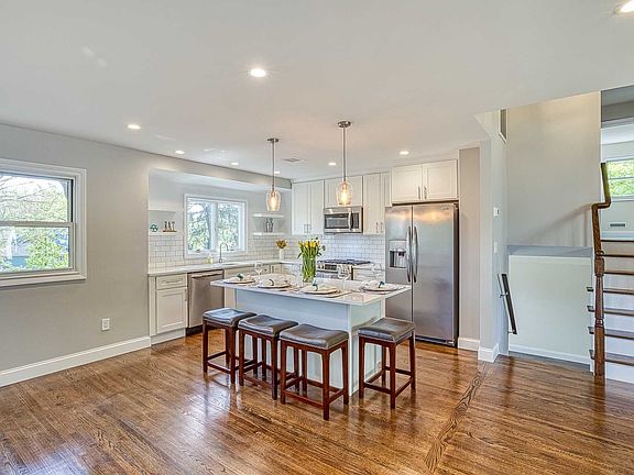 5th image of 28 Gilbert Ct
