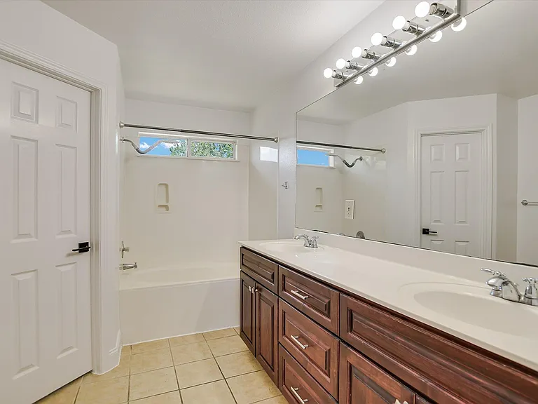 8111 Hawick Dr — Photo 12