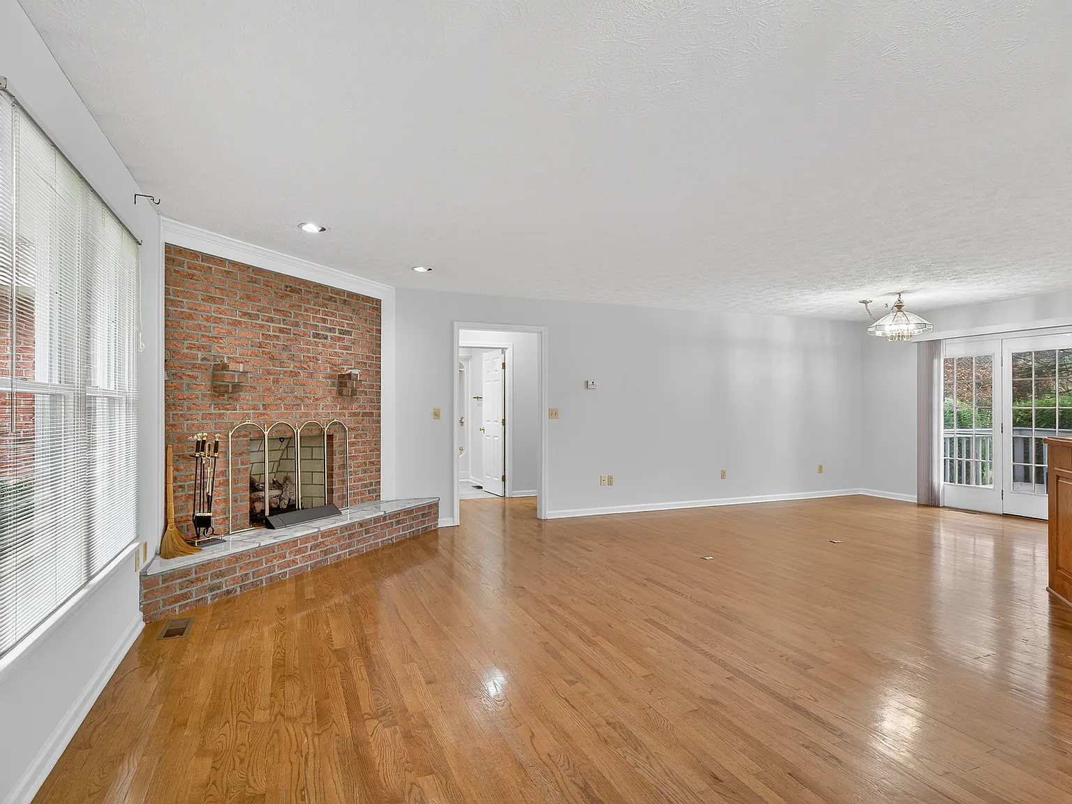 3 bed, 1800 sqft, $2,200 — Photo 3
