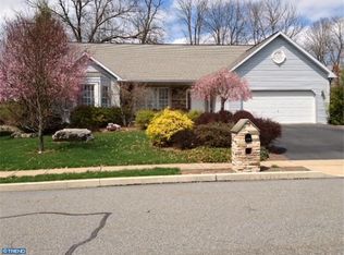 4143 Hill Terrace Dr, Sinking Spring, PA 19608