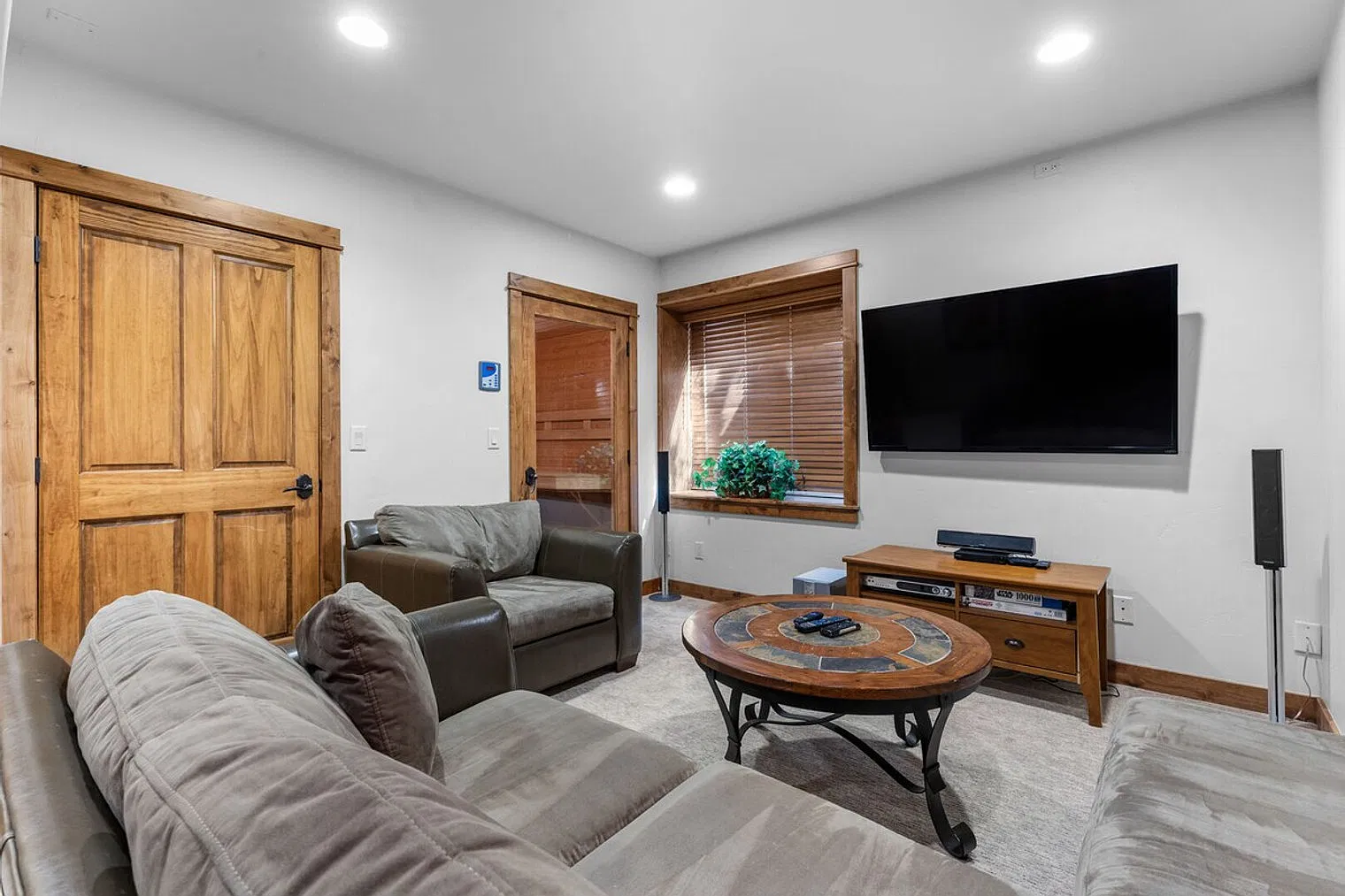 4 bed, 3.5 bath, $22,717 — Photo 2