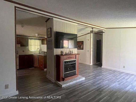 4th image of 7125 Hall Rd