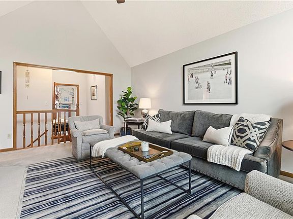 4th image of 1141 NE Hunters Rdg