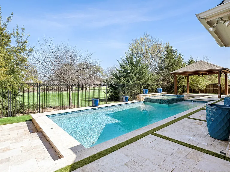 812 Lake Carillon Ln — Photo 32