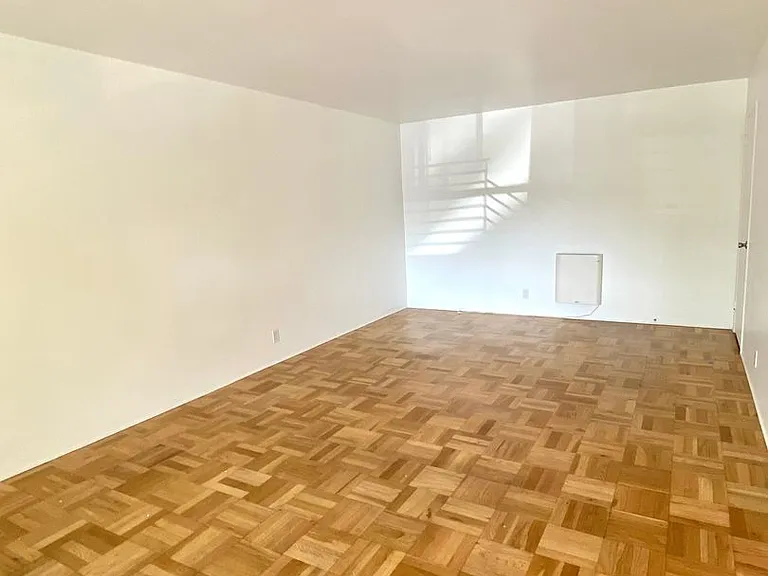216 N Milpas St — Photo 4