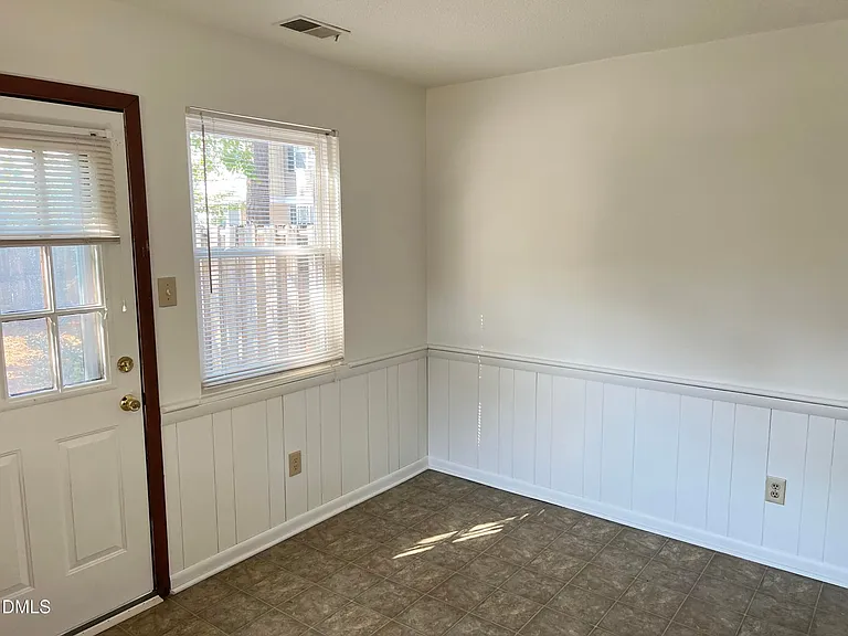 4401 Bleeker Ct — Photo 6