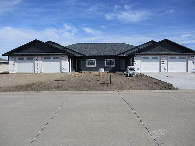 1st image of 99 Nolan Dr W
