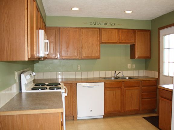 3rd image of 6104 N Greenwood Blvd