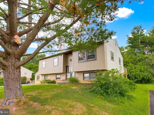 413 Surrey Dr, Lancaster, PA 17601