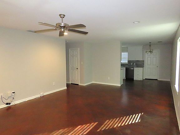 5th image of 800 Fleetwood St