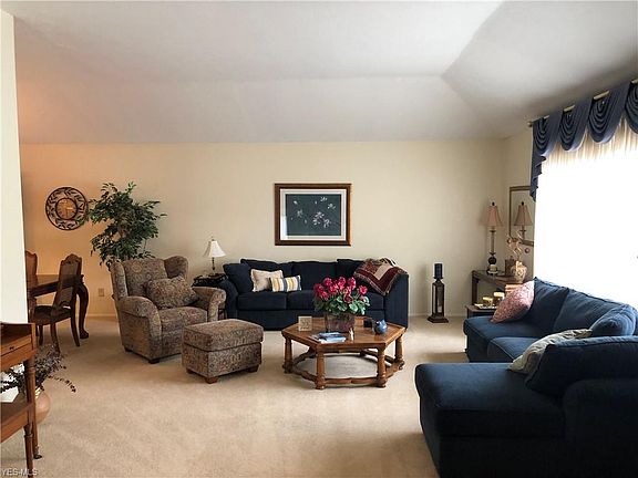 4th image of 15992 Hawthorne Dr