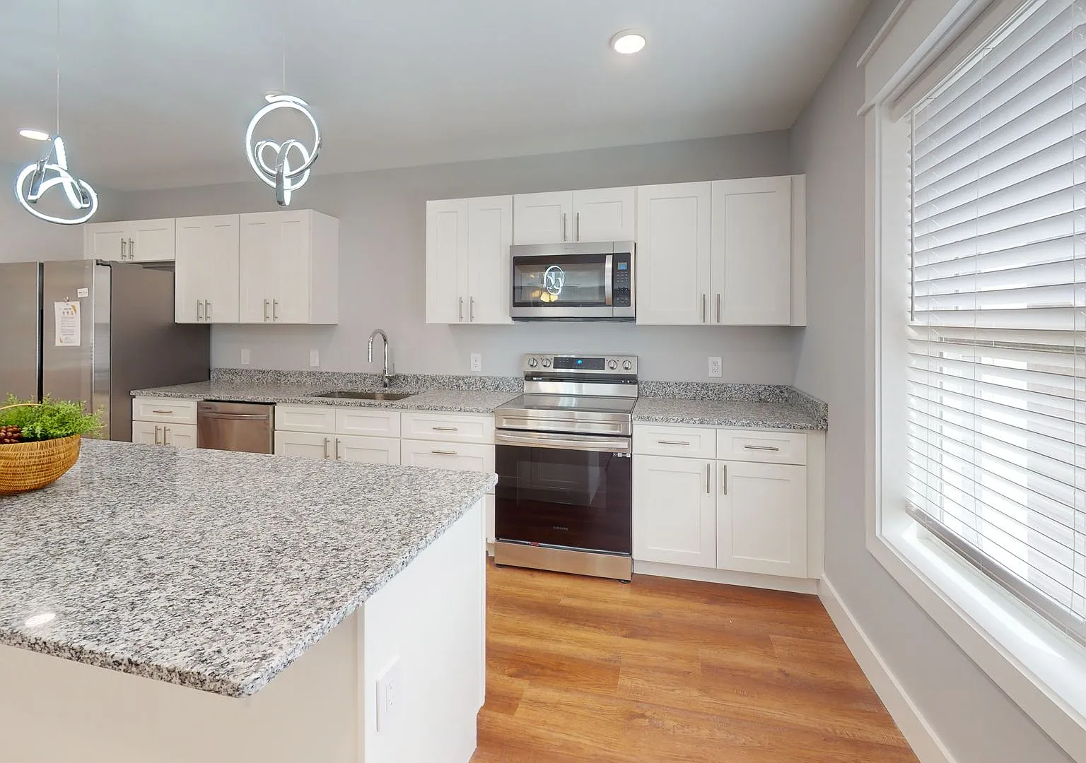 Waitlist for Aug2027Jul2028 Now Open! | 6BR with Private Baths | Fort Sanders Near UTK — Photo 3