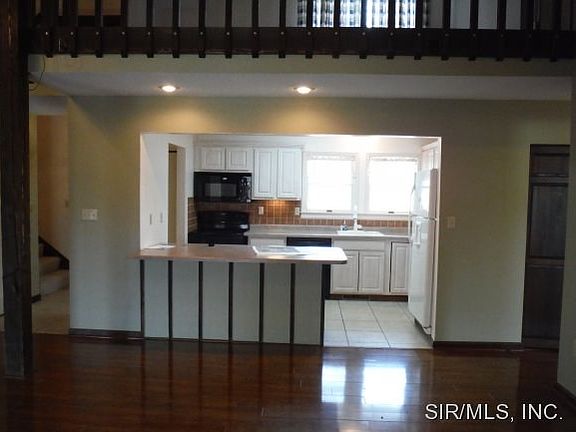 Dining room to kitchen