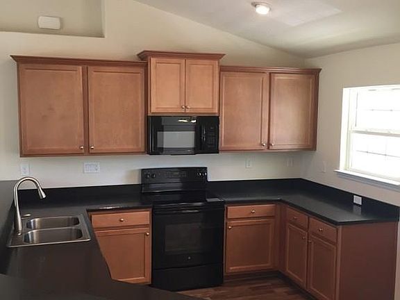 2nd image of 33 Pine Hurst Ln