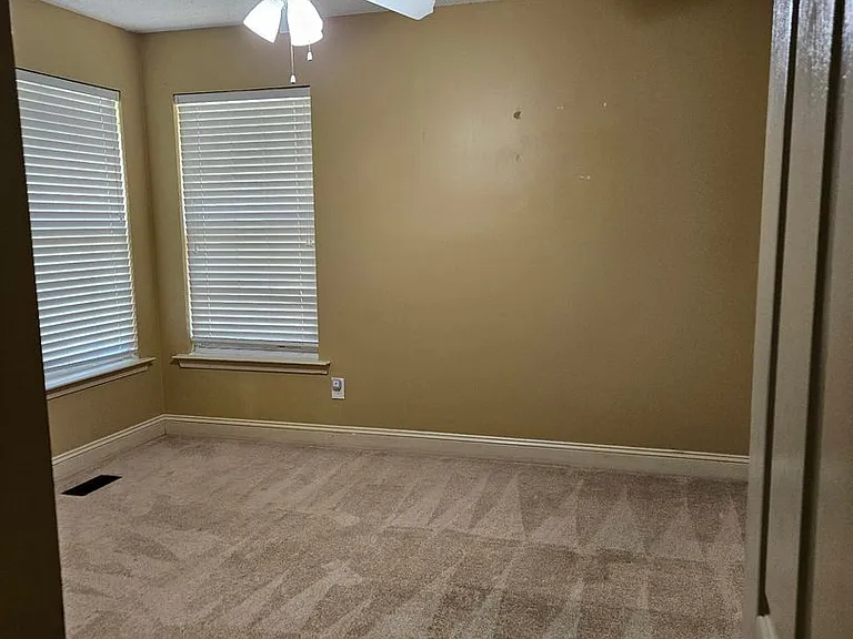 304 Christopher Luke Cir — Photo 20