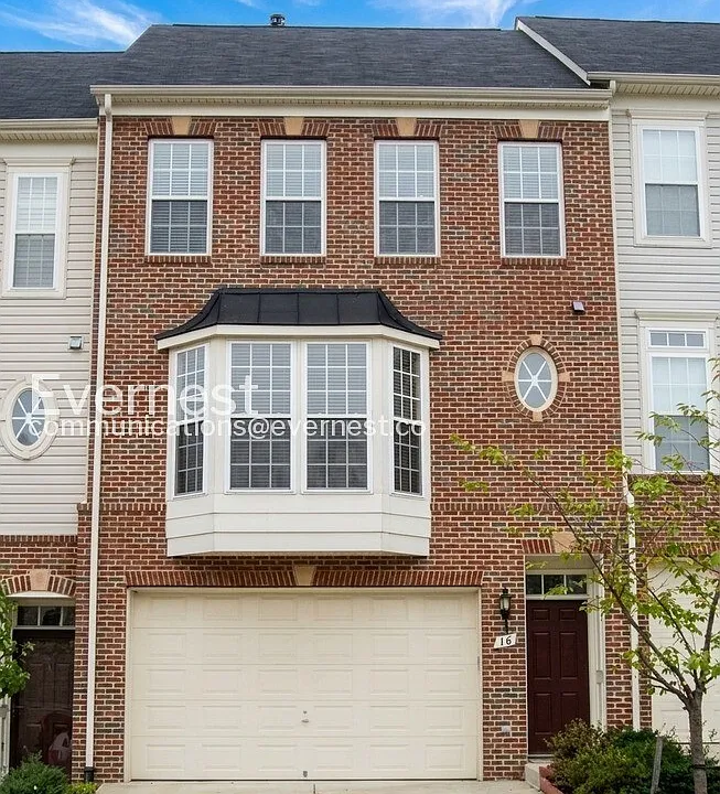 16 Popes Creek Ln