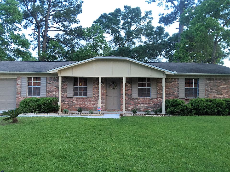 Lush Green Lawn