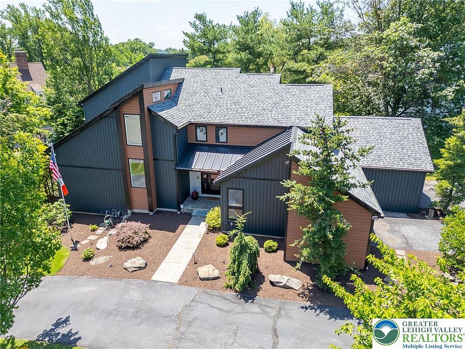 2nd image of 1488 Shelburne Ct