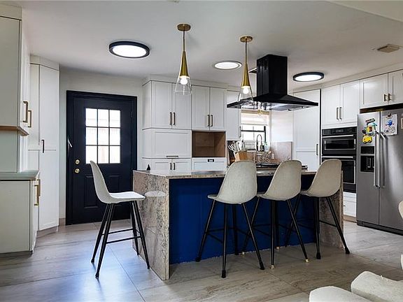 3rd image of 2408 Sailfish Ave