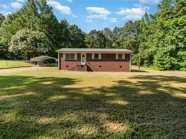 4988 Fairview Ct, Trinity, NC 27370