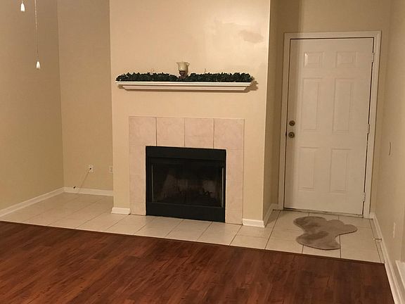 Living Room / Fireplace