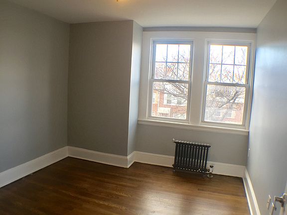4th image of 2076 33rd St #3
