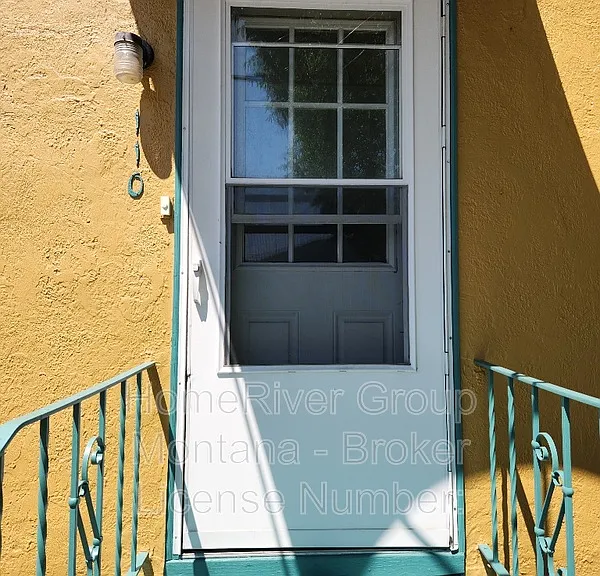 110 South Ave E — Photo 2