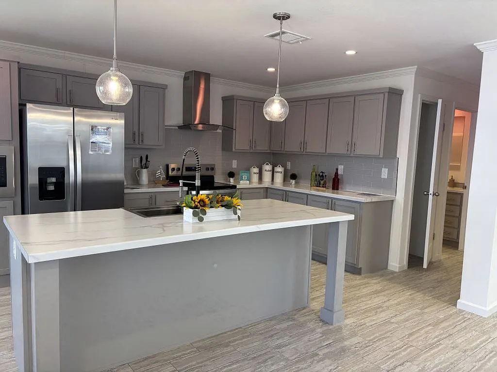 3 bed, 2.0 bath, 1290 sqft, $1,799 — Photo 2
