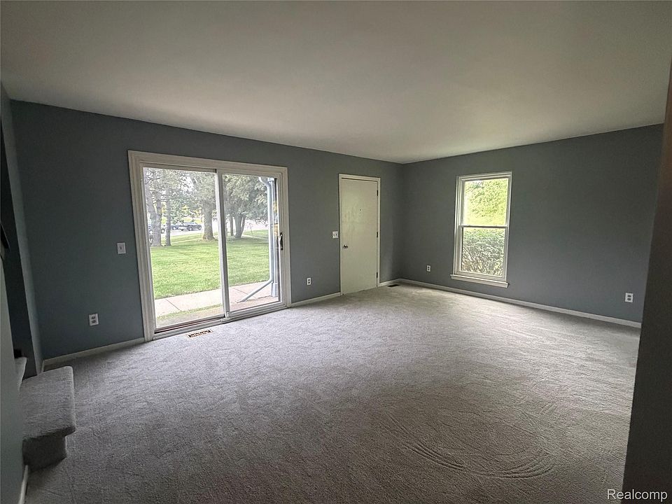 7943 Pontiac Lake Rd, photo 3