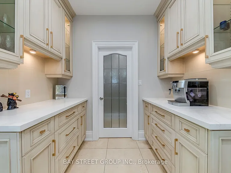 452 Avon Cres — Photo 23