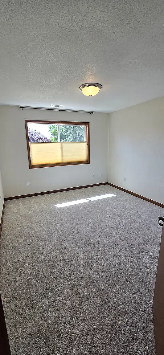 4 bed, 2334 sqft, $850 — Photo 3
