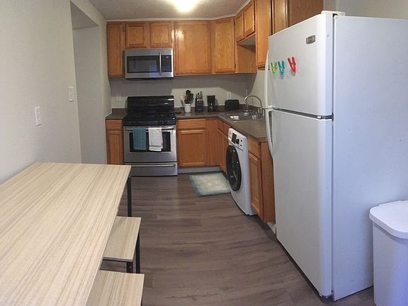 2nd image of 814 Edith Blvd NE Unit 1