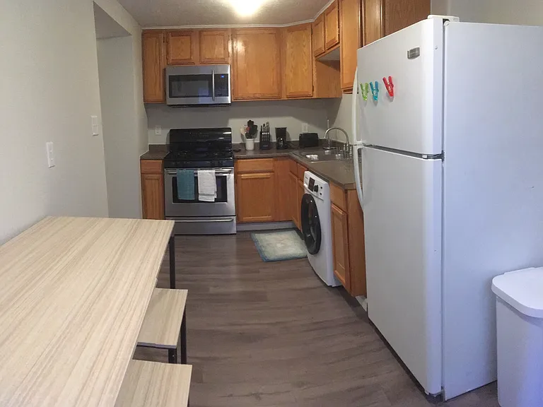814 Edith Blvd NE #1 — Photo 2
