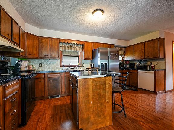 4th image of 349 Marmaton Rd