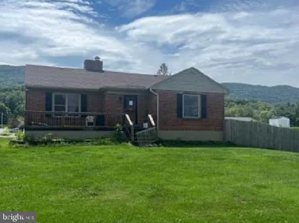 221 Fincastle Ln, Bluefield, VA 24605