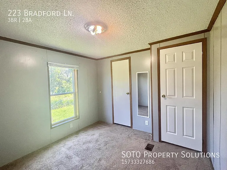 223 Bradford Ln — Photo 43