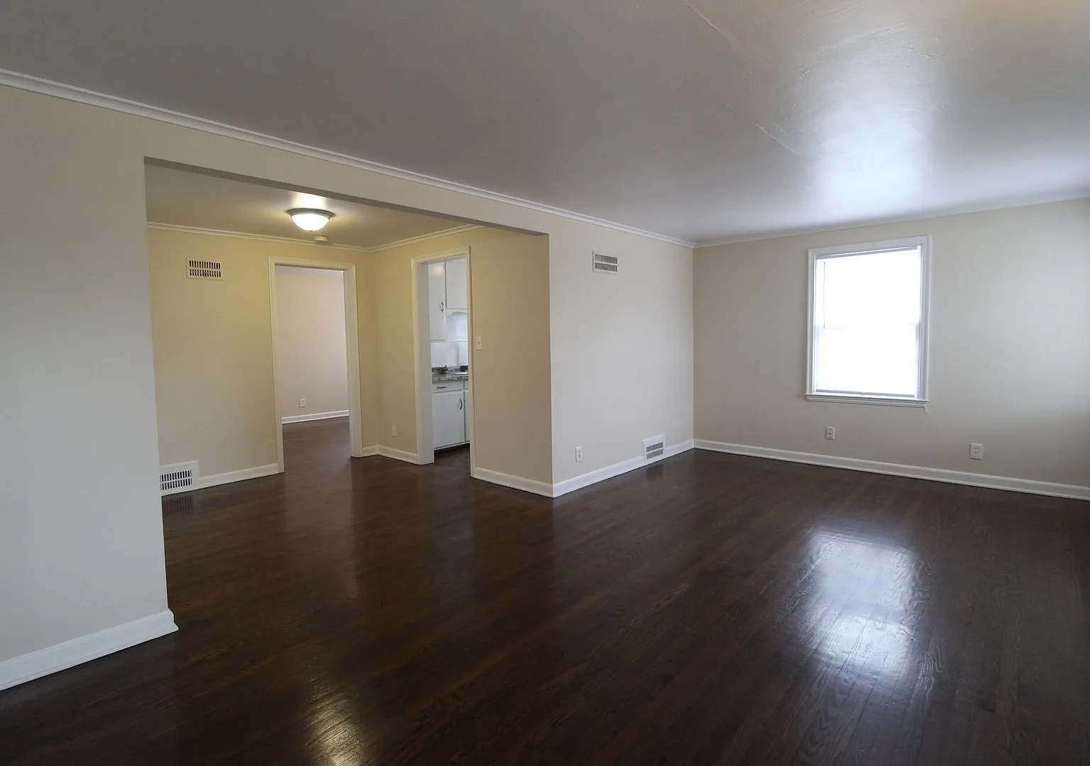 One Bedroom Duplex in North Kansas City — Photo 4