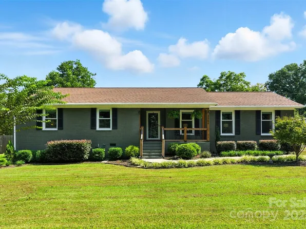 2565 Oxford Cir, Lancaster, SC 29720