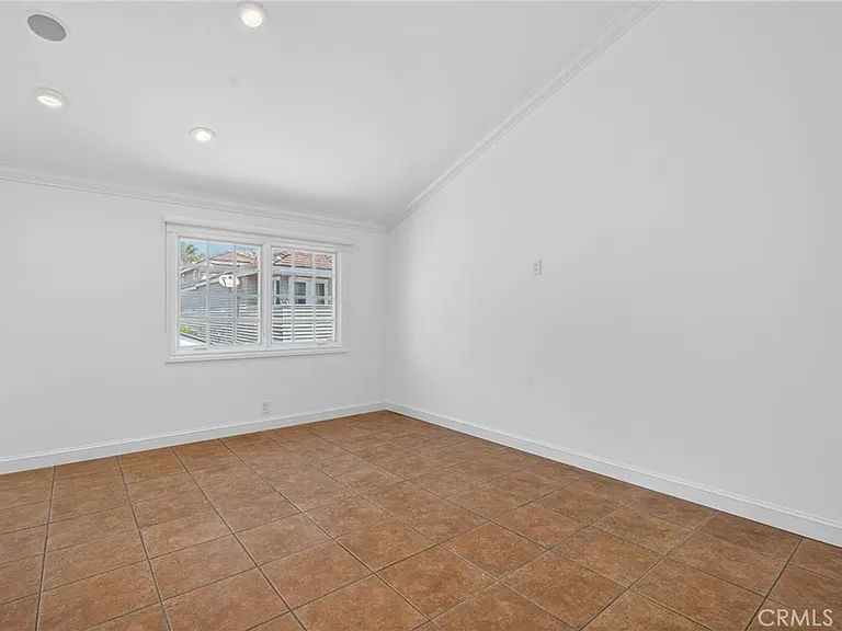 415 1/2 Heliotrope Ave — Photo 7
