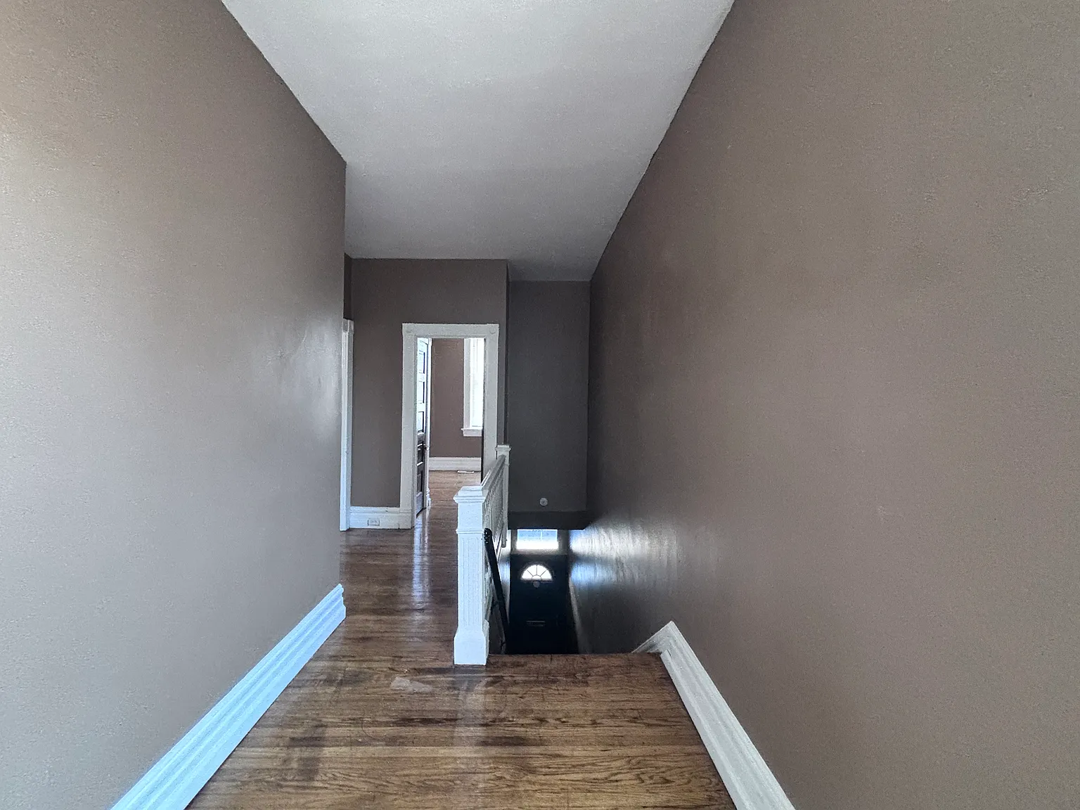 3 bed, 1000 sqft, $1,200 — Photo 1