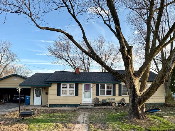 327 W Division St, Amboy, IL 61310