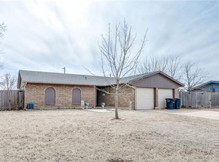 640 SW 12th St, Moore, OK 73160